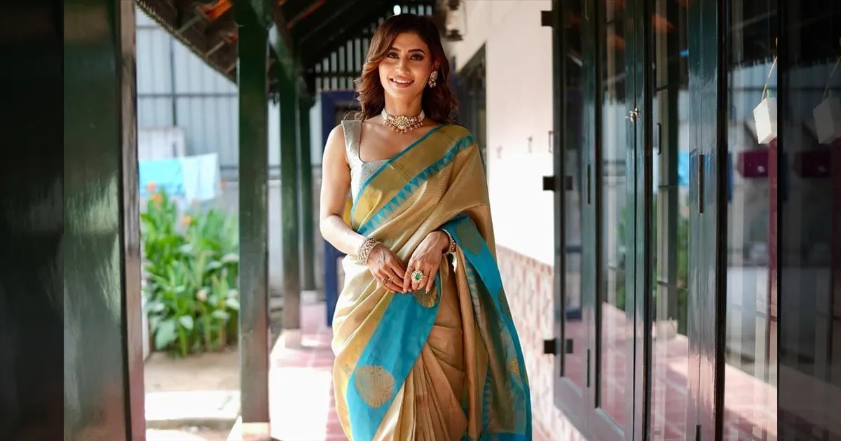 சேலையில் செம அழகாக ஜொலிக்கும் குக் வித் கோமாளி சுனிதா..!! லேட்டஸ்ட் போட்டோஷூட் வைரல்..!
