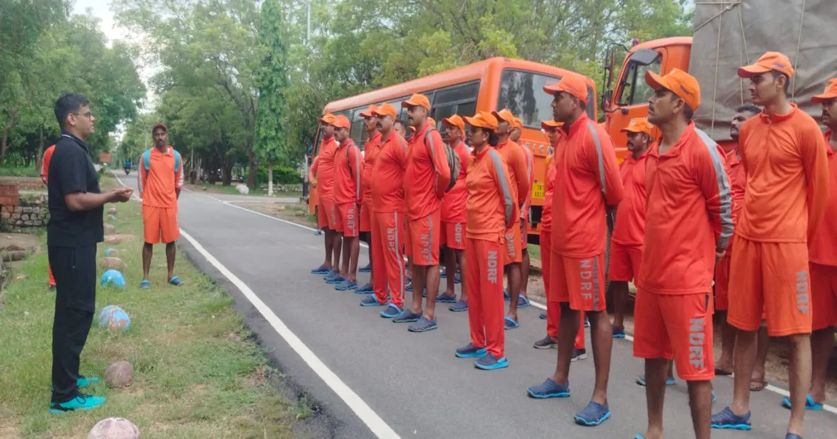 வெள்ள முன்னெச்சரிக்கை தீவிரம்: படகுகளுடன் சென்னைக்கு விரைந்த தேசிய பேரிடர் மீட்பு படை!